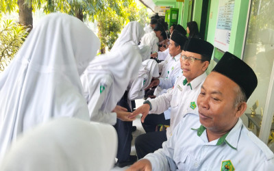 Siswa MTsN 3 Mojokerto Gelar Halal Bihalal di Madrasah